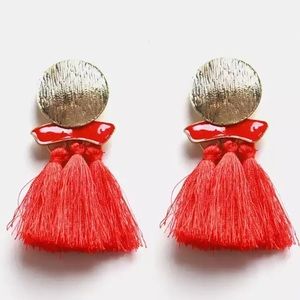 Red with gold tassels earring ‼️